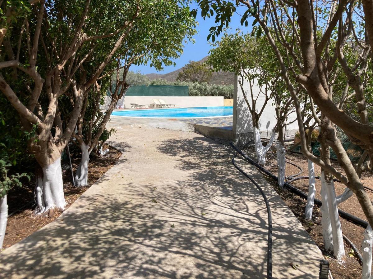 פלקסטרון Rousolakos Pool Apartments מראה חיצוני תמונה