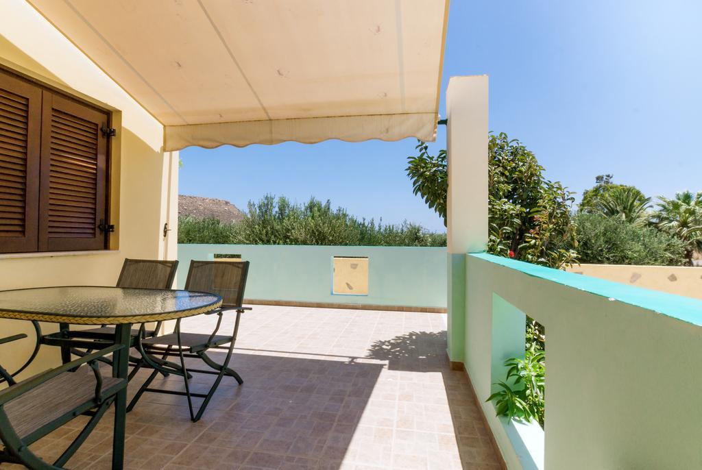 פלקסטרון Rousolakos Pool Apartments חדר תמונה