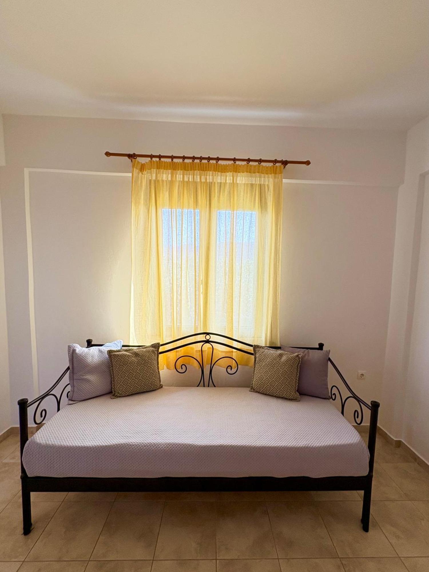 פלקסטרון Rousolakos Pool Apartments מראה חיצוני תמונה