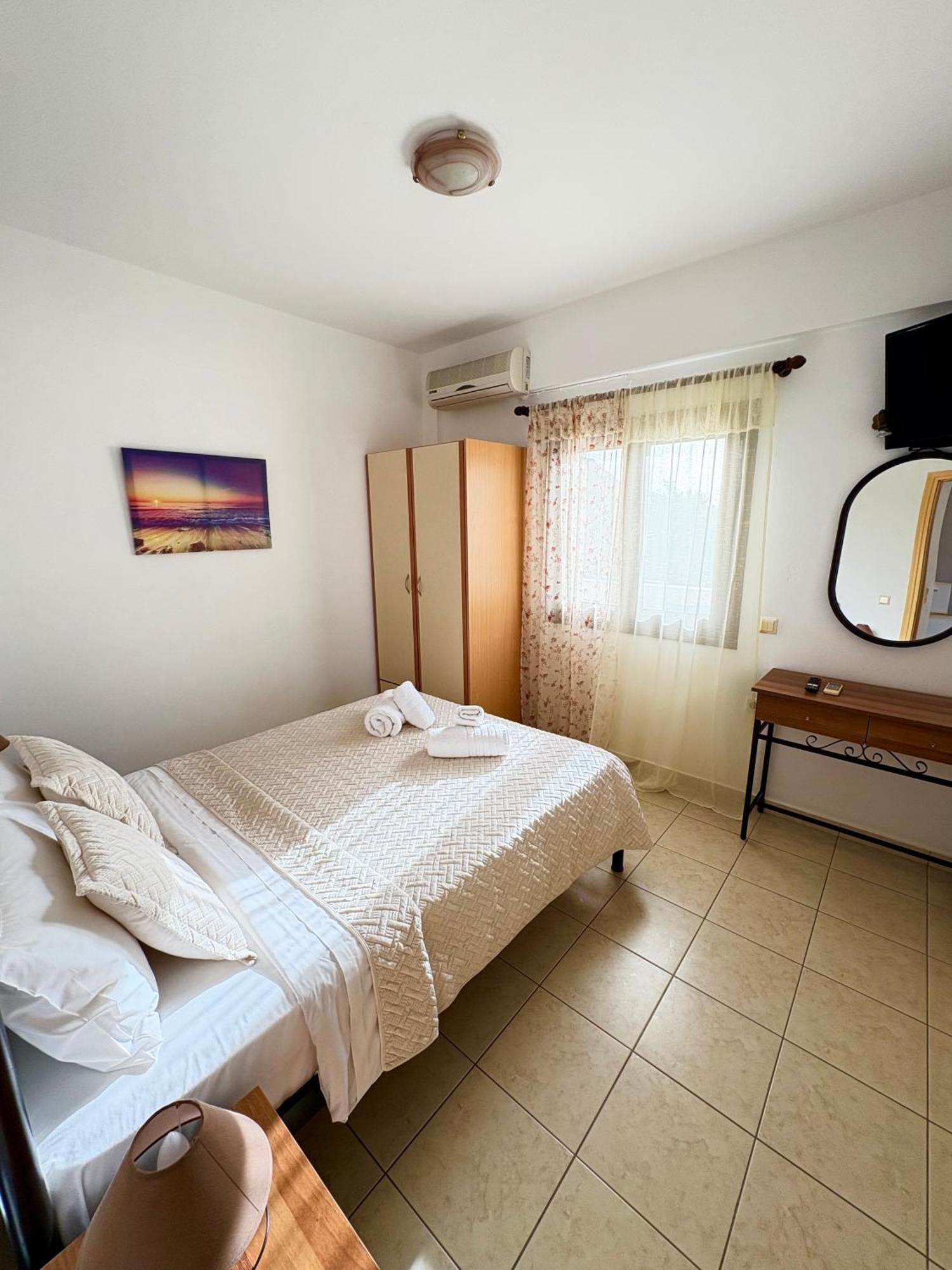 פלקסטרון Rousolakos Pool Apartments מראה חיצוני תמונה